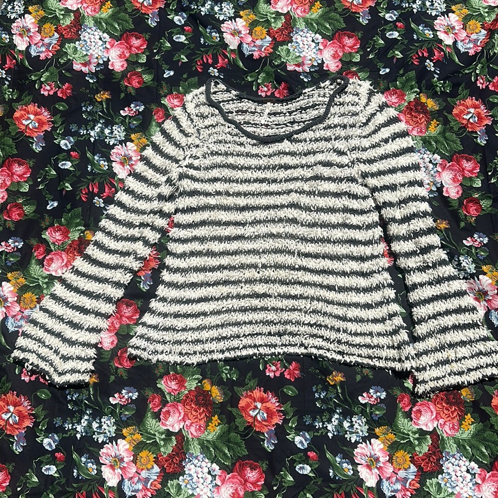 Free People open knit sweater wide neck Bell sleeves Navy & white stripes Large